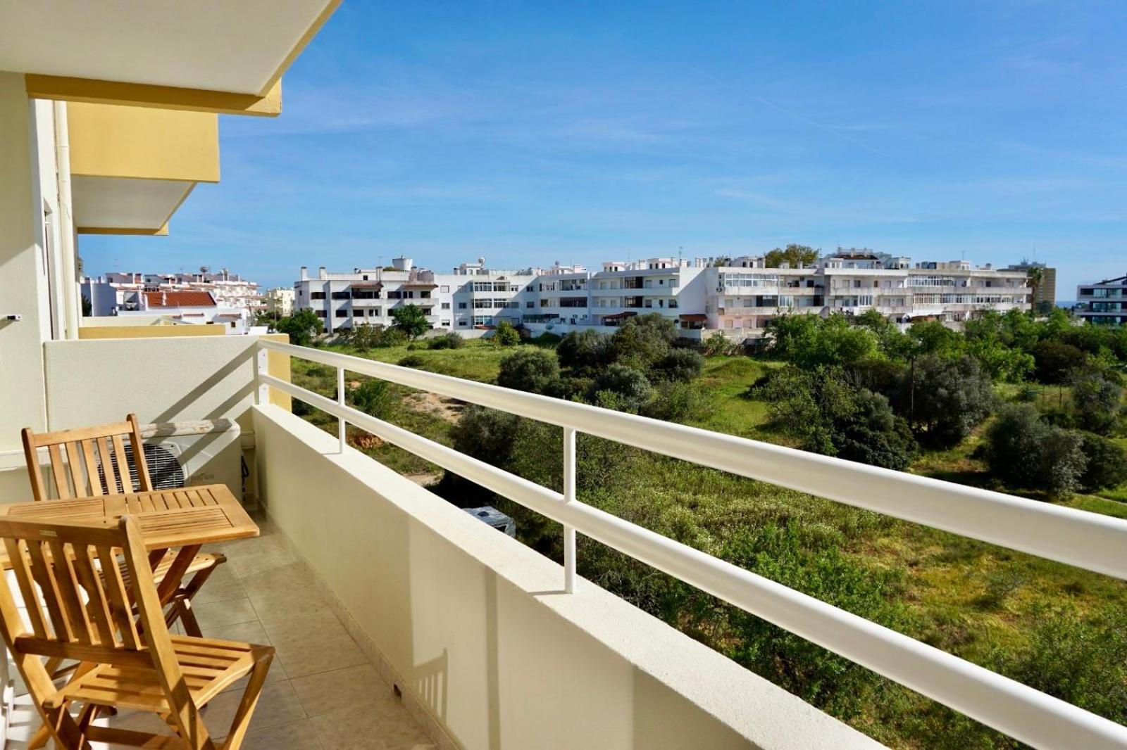 Apartamento Cozy Alvor Retreat - Sunset Balcony, Wi-Fi & Ac Exterior foto