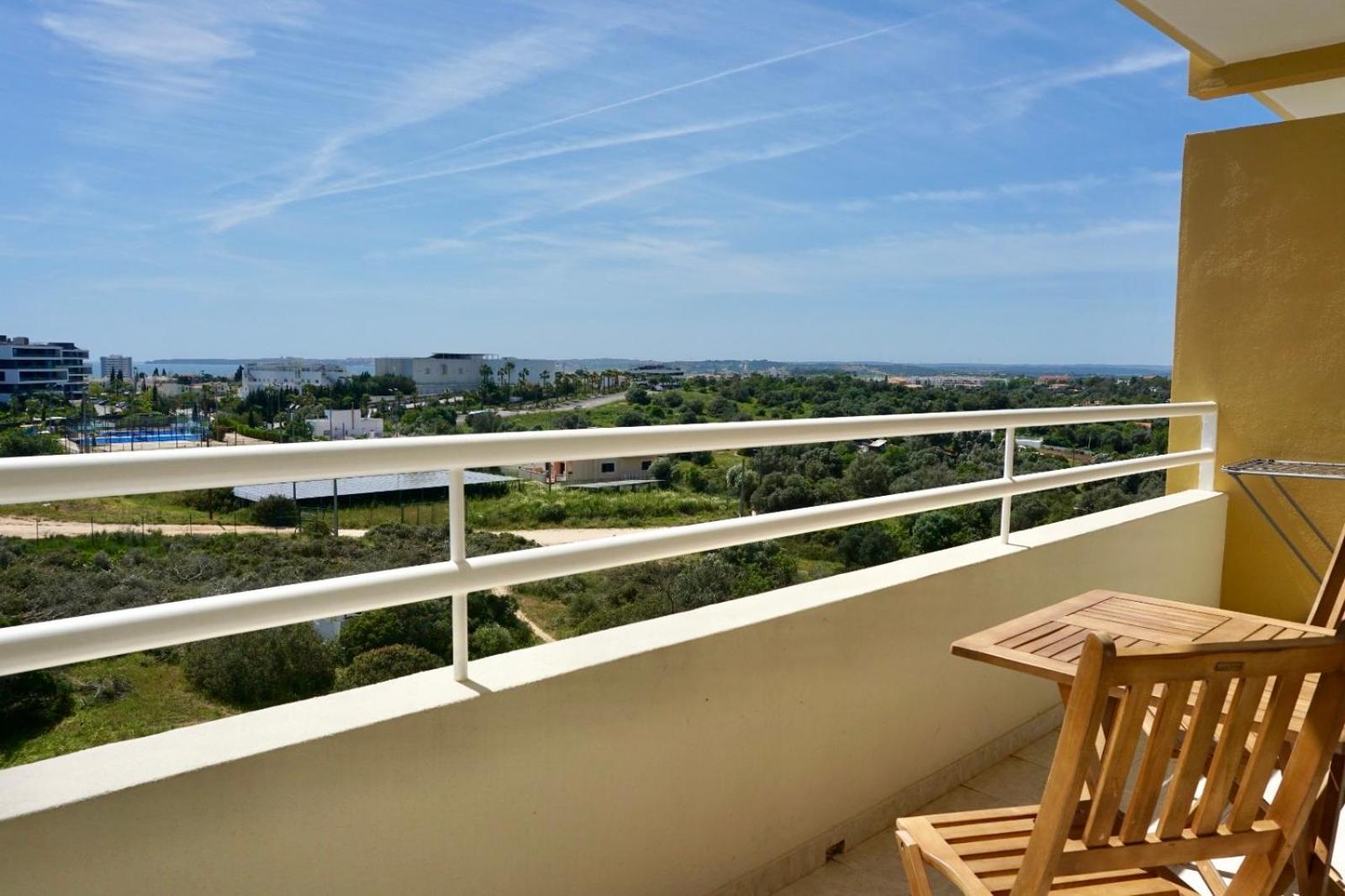 Apartamento Cozy Alvor Retreat - Sunset Balcony, Wi-Fi & Ac Exterior foto