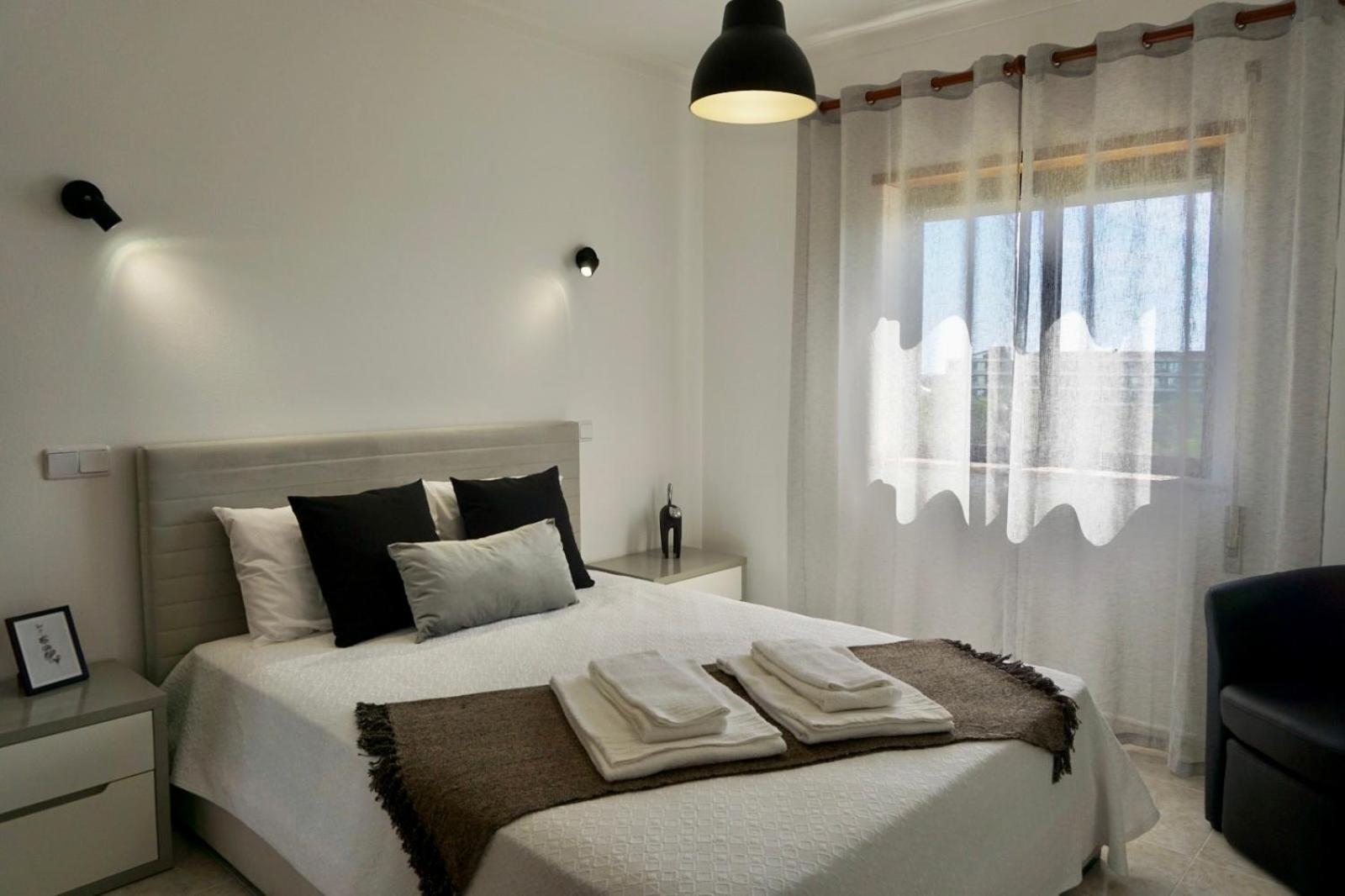 Apartamento Cozy Alvor Retreat - Sunset Balcony, Wi-Fi & Ac Exterior foto