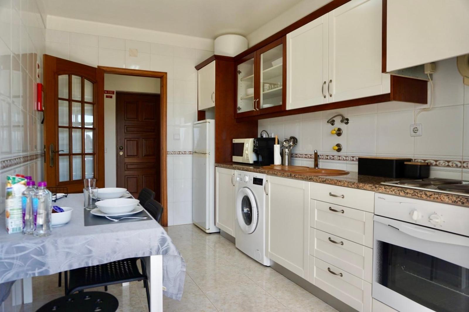 Apartamento Cozy Alvor Retreat - Sunset Balcony, Wi-Fi & Ac Exterior foto